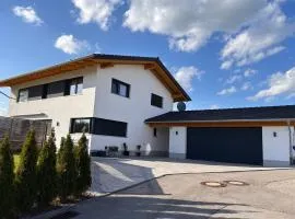 Apartment im Souterrain mit Terrasse