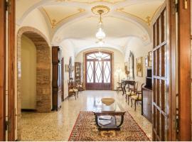 Cal Fuster Tortellà, Hotel in Tortellá