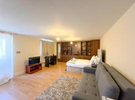 Heathrow Lodge BnB, Hotel in Harmondsworth