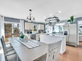 8 Br Sleeps 24 Hot Tub Game Room Dog Friendly