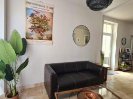Dors Fée Duplex avec Toit-Terrasse et Salle de Jeux - Centre Bourg à 4 min du Puy duFou, hotel in Les Épesses