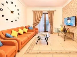 Cosy One bedroom Appartment with open balcony terrace, near Opera, Tumanyan & Pushkin streets, Self Check in, city centre, Yerevan