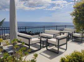 Adriatic Apartments, hotel u Ulconju