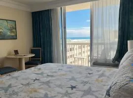 Bang For Your Buck Hotel Condo On Daytona Beach with Kitchen and Ocean View