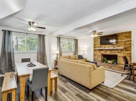 Pensacola में, होटल Near Downtown Beach House&Apt - Woodland Escape