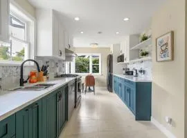 Serene Kerrisdale Retreat, Private Room with Shared Amenities