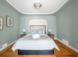 Comfort House in Kerrisdale Private and Shared Rooms