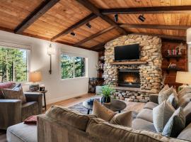 Geraldine Drive by AvantStay Hot Tub Views Walk to Trails Game Room, hotel v destinaci Incline Village