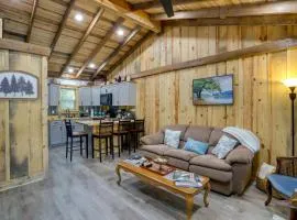 Less Than 1 Mi to Devils Fork Recreation Area Cozy Cabin!