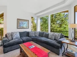 Snowcap Escape at Mount Bachelor Village Resort with Pool and Hot Tub