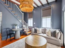 Beautiful Renovated Apartment One Block from King