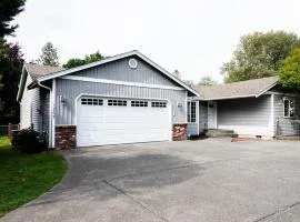 4-bedroom Burlington with AC & Wifi
