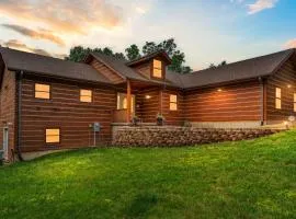 Teal's Treasure - Secluded Lakeside Cabin for 8