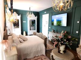 Hotel Boutique iulia 5 Estrellas，位于扎弗拉的酒店