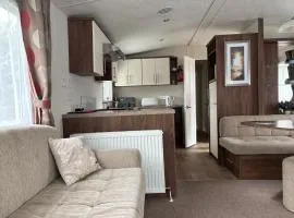 The Bay Pearl 2 Bedroom Elegant Pet Free Stay at Clarach