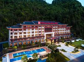 Hilton Garden Inn Zhangjiajie Wulingyuan, hotel com estacionamento em Zhangjiajie