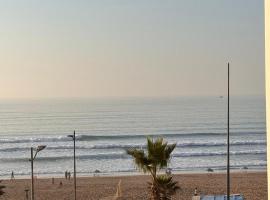 Bel appartement face là mer، فندق في القنيطرة