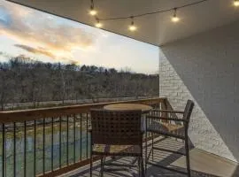 Modern Yote Condo at Roark Creek