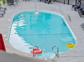 Sunset View at Anchor's Point - Lakefront Stay for 8 with Private Balcony