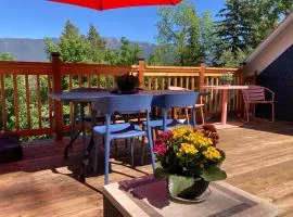 Historic Glacier Getaway with Spectacular Views-20mins to Glacier National Park-10mins to airport!