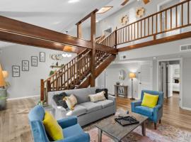 Minutes from Tiger Stadium South Campus Hideaway, hotel in Baton Rouge
