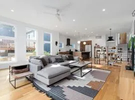 Modern Amenities Downtown - Raleigh Craftsman