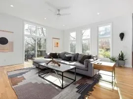 Modern Amenities Downtown - Raleigh Craftsman