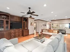 5 Minutes to Campbell - Clarksville Craftsman