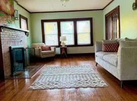 Modern 3BR Retreat, 1500sf Near Destiny USA