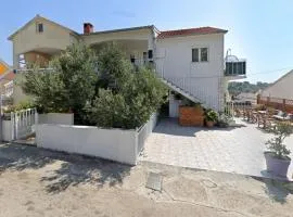 Family-friendly apartments with swimming pool Hvar - 24484