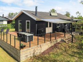 5 person holiday home in Hadsund, hotel i Hadsund