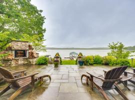 Luxe Family Home on Orange Lake with Private Dock!, hotel en Newburgh