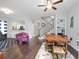 Minutes from Downtown - The Comfy Navy Nestler