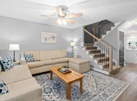 1-Mile to Downtown Clarksville Queen-City Comfort