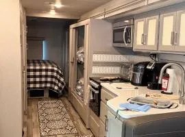 Private Cozy R/V , for your enjoyment