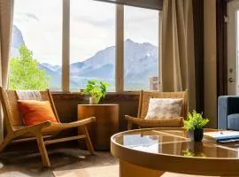Breathtaking Luxury 3Bd Penthouse Pool and Hot Tub