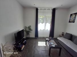 Appartement "les tournesols" 1er étage 2ch avec parking à Lurs, hotel v destinaci Lurs