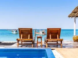 SeaSalt BeachFront Holiday Home, Private pool, 2 Bedroom house