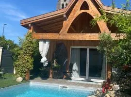 Chalet Atypique VUE Piscine Chauffée