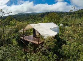Rio celeste los teñideros Garza del Sol Glamping Buganvilia, hotel v destinaci San Rafael