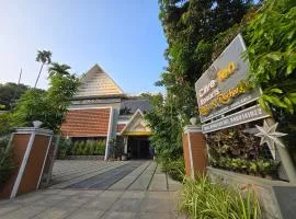 Clive Ten Resorts Athirappilly