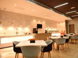 Holiday Inn Express Lhasa Potala Square By IHG, 3hvězdičkový hotel v destinaci Lhasa