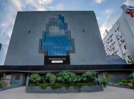 Super Townhouse Lakdikapul, hotel v destinaci Hajdarábád