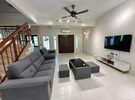 Nyonya Home - Near to MITC, 12 pax