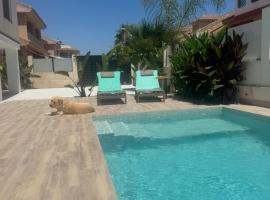 Tropical Garden Home - Cozy Ground Floor Stay, hotel in San Pedro del Pinatar