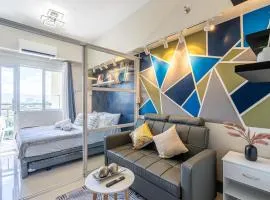 Comfy City Studio with Balcony and Sunsets