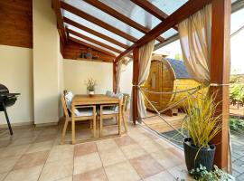 Dora Holiday House & Apartments, plážový hotel v destinaci Keszthely