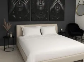 דירת גן מפנקת עם חצר גדולה בעיר השמש הנצחית