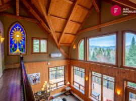 Stoneham's St-Évasion - 25 min from Qc, SPA for 9, hotel em Stoneham