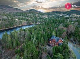 Stoneham's St-Évasion - 25 min from Qc, SPA for 9, ξενοδοχείο σε Stoneham